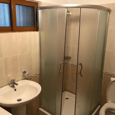 Comfy House 5 Minutes From City Center Affittacamere Elbasan