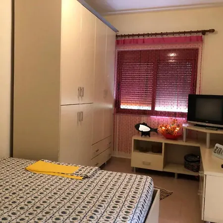 Comfy House 5 Minutes From City Center Affittacamere Elbasan